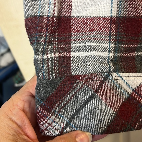 Revess Large Men’s Flannel Hooded button down shirt - Picture 3 of 4